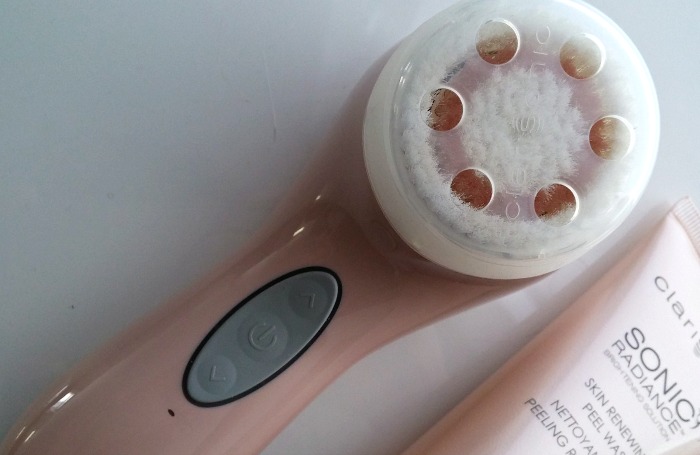How to get radiant and even skin  - cleanse with a Clarisonc Brush // Toronto Beauty Reviews