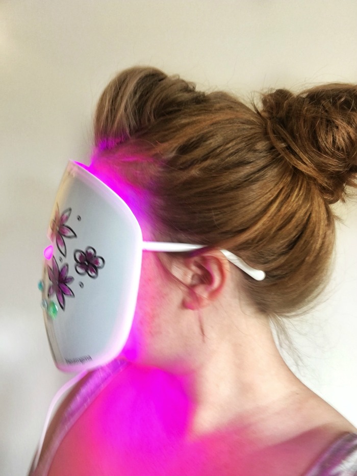 Neutrogena Light Therapy Acne Mask | Toronto Beauty Reviews