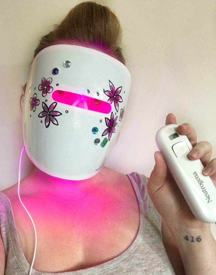Neutrogena Light Therapy Acne Mask | Toronto Beauty Reviews